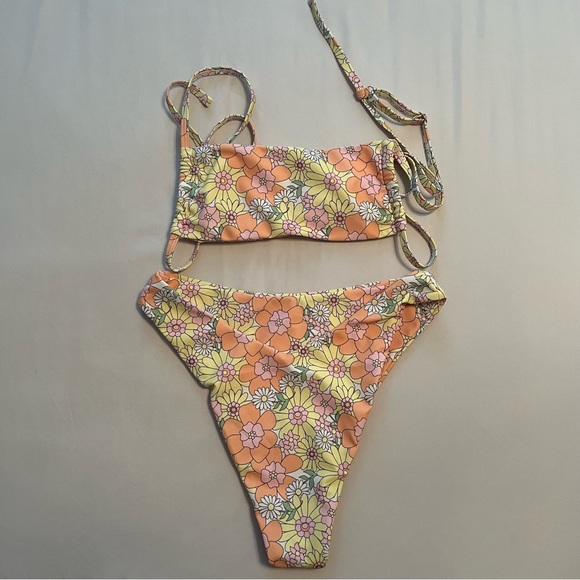 Aurelle Bikini Set & Tote - Picture 5 of 10